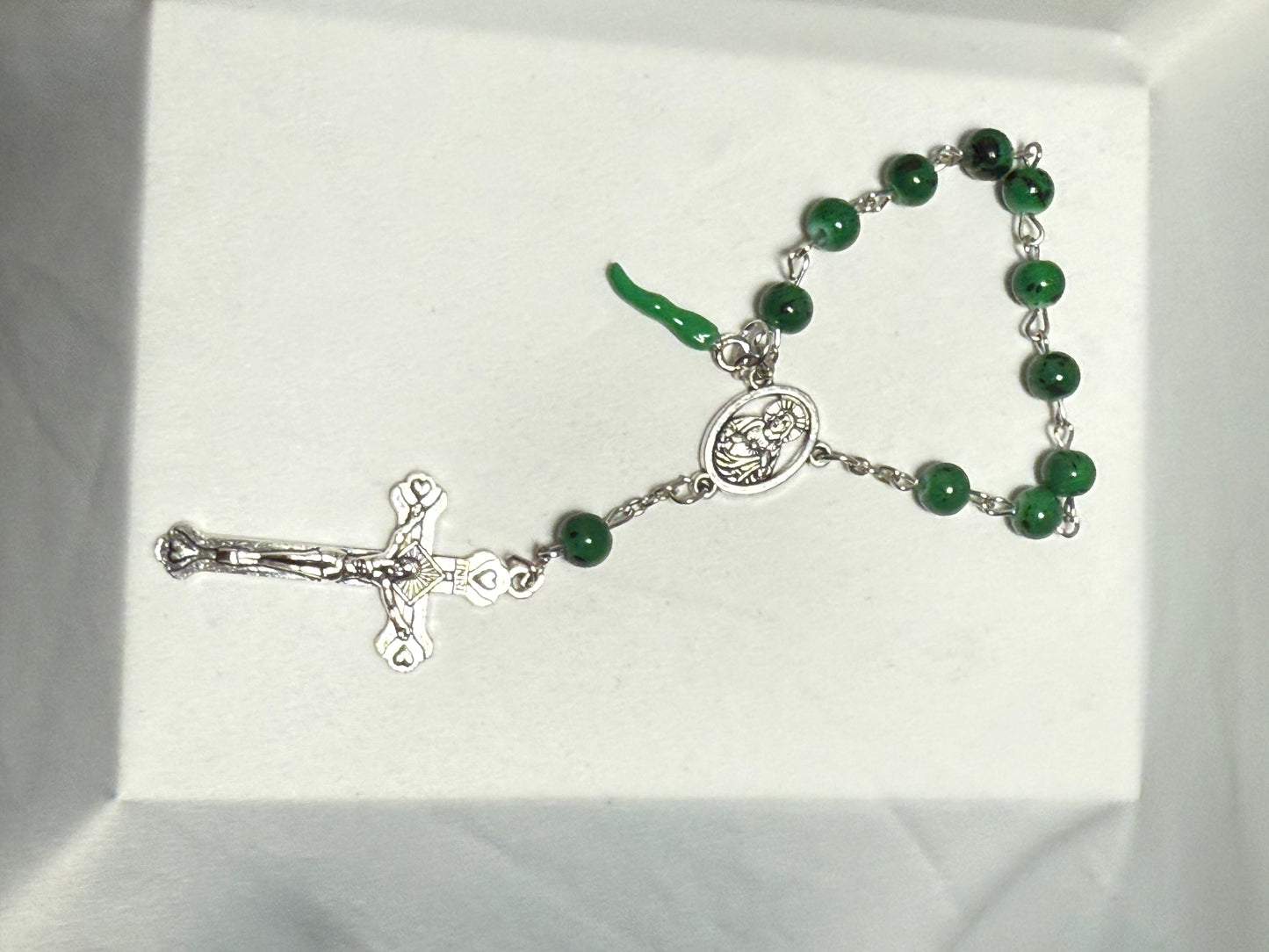 Green car rosary with Italian horn