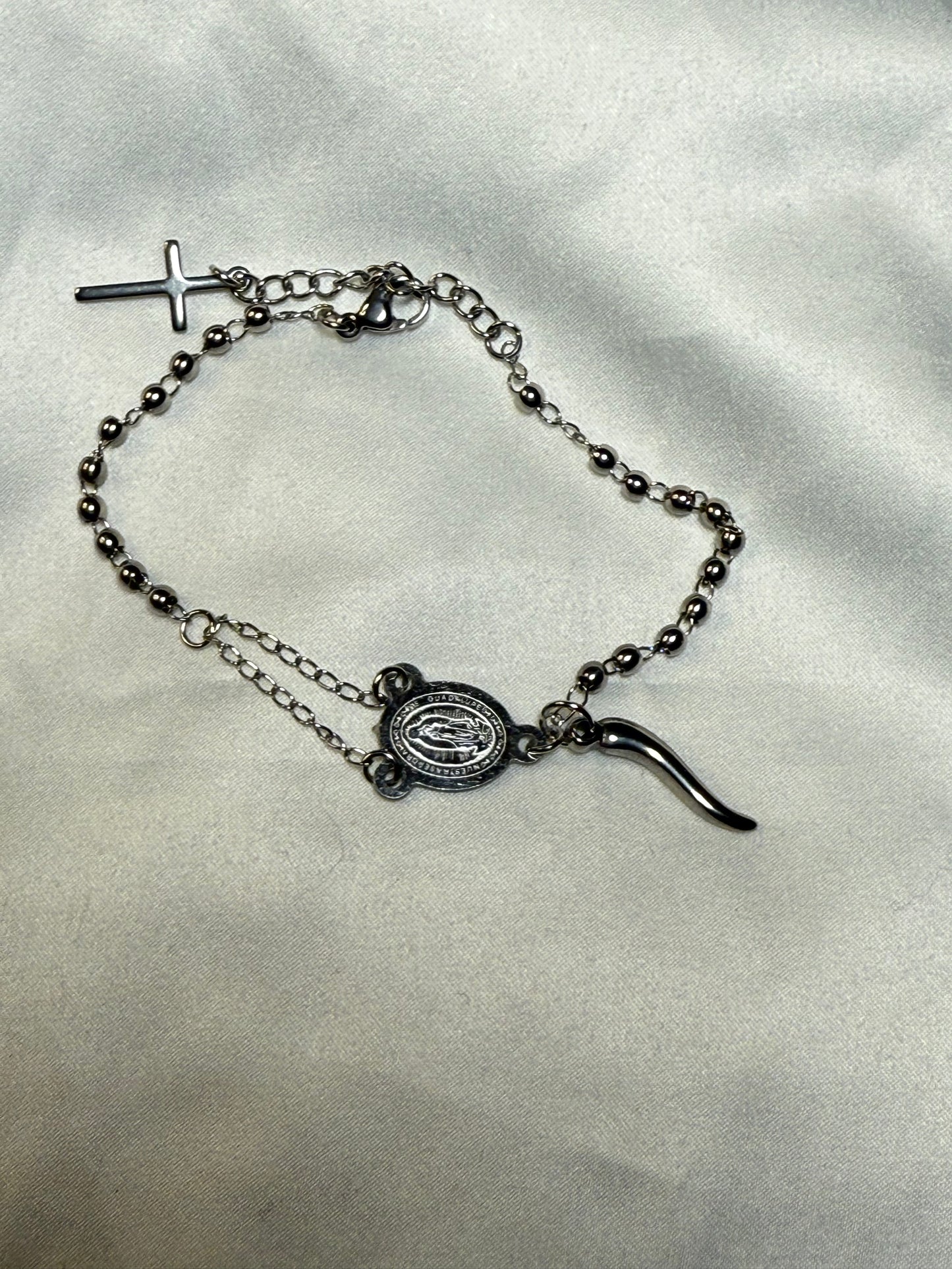 Delicate silver rosary bracelet featuring Italian horn