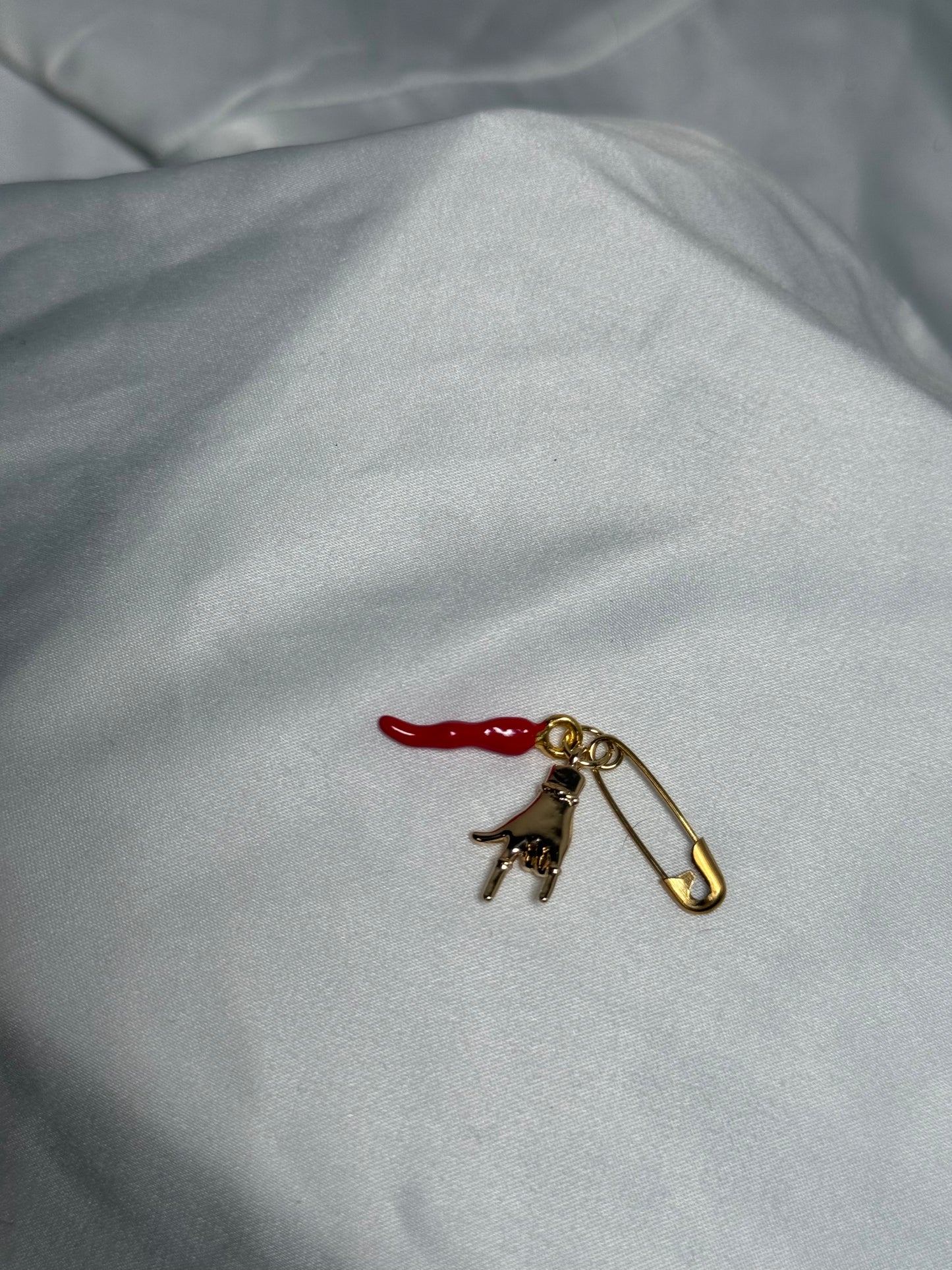 Small hand horn pin