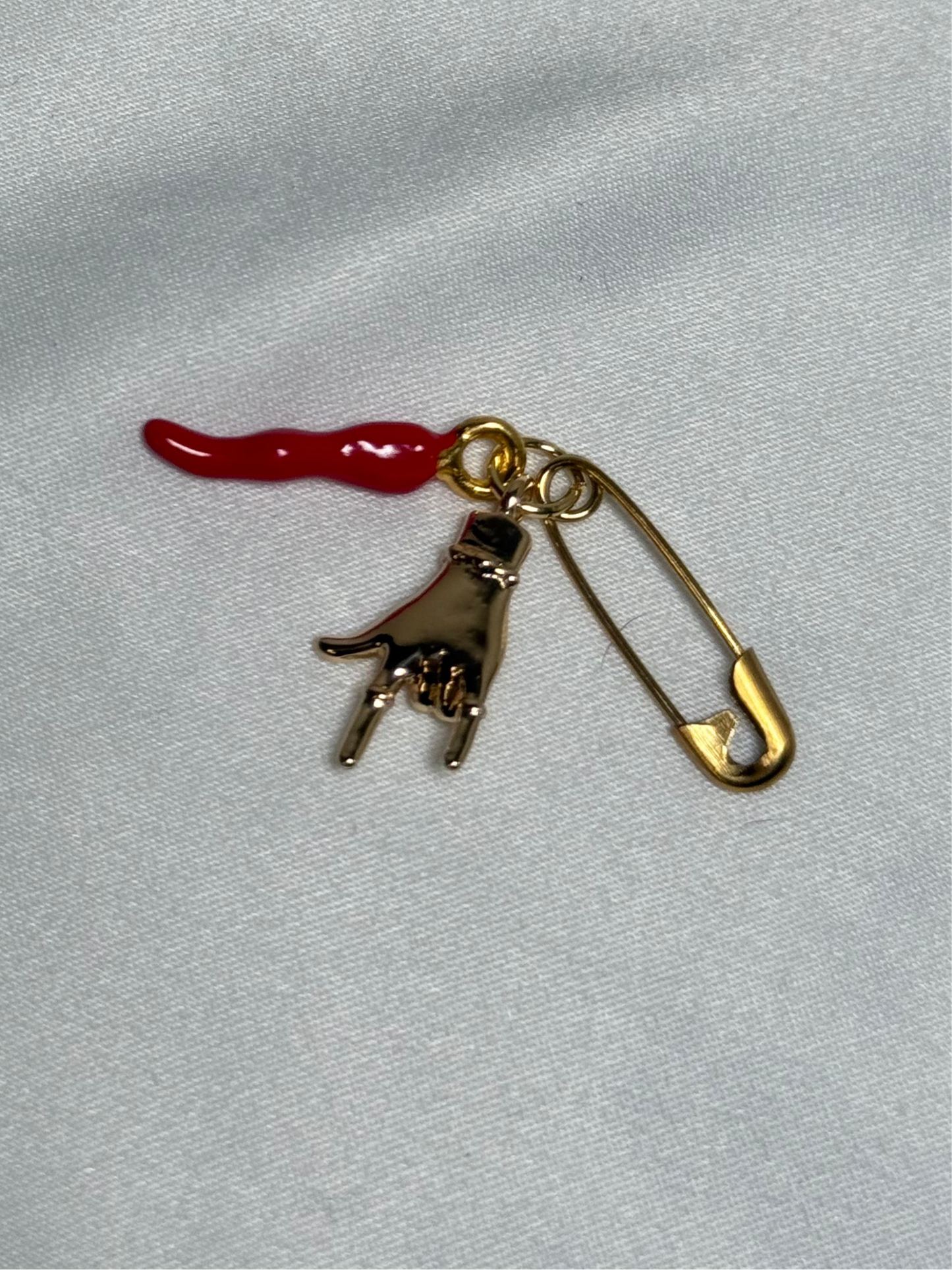 Small hand horn pin