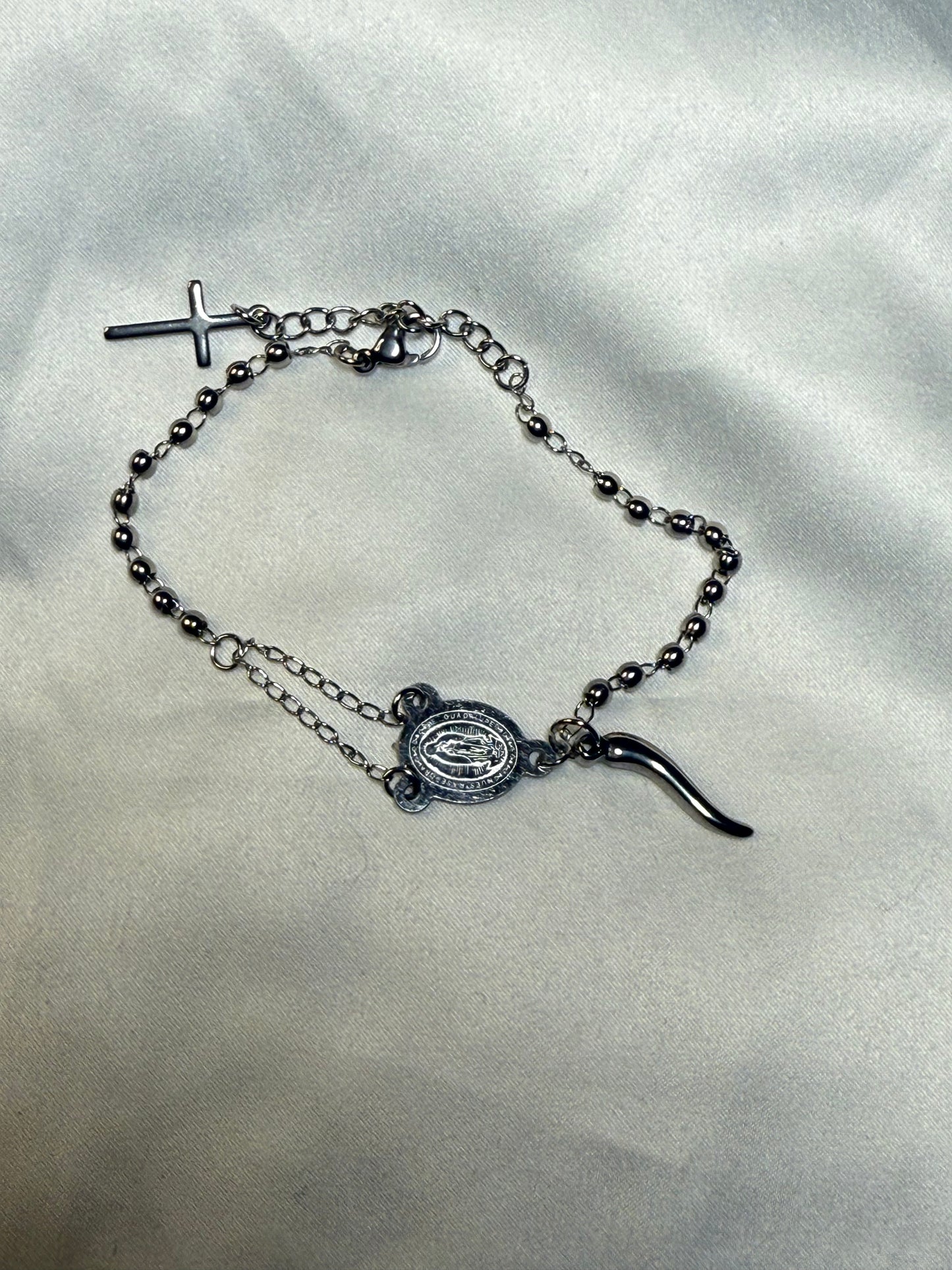 Delicate silver rosary bracelet featuring Italian horn