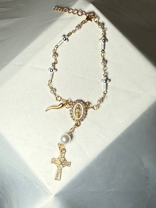Car rosary with blessed mother and Italian horn