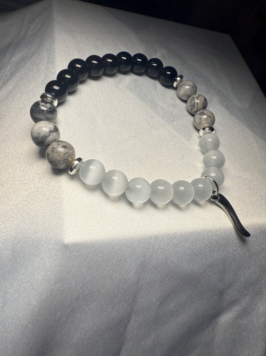 Unisex silver horn bracelet