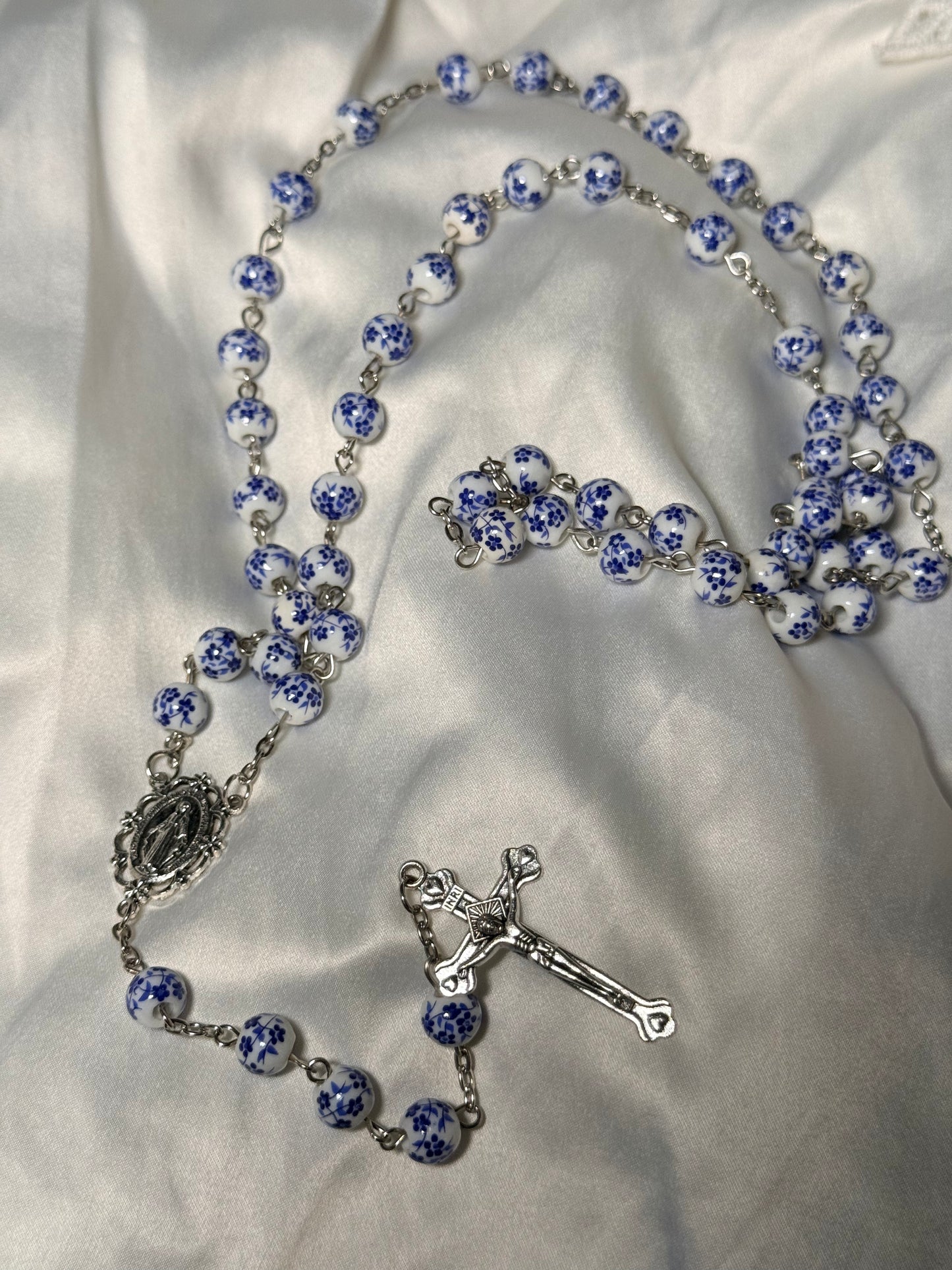 Blue and white ceramic bead rose with Italian horn