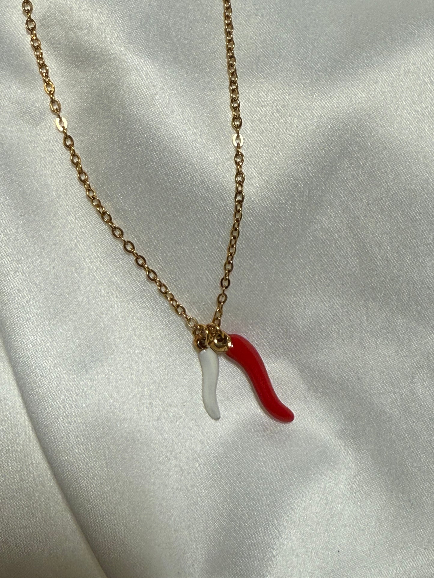 White and red Italian horn chain