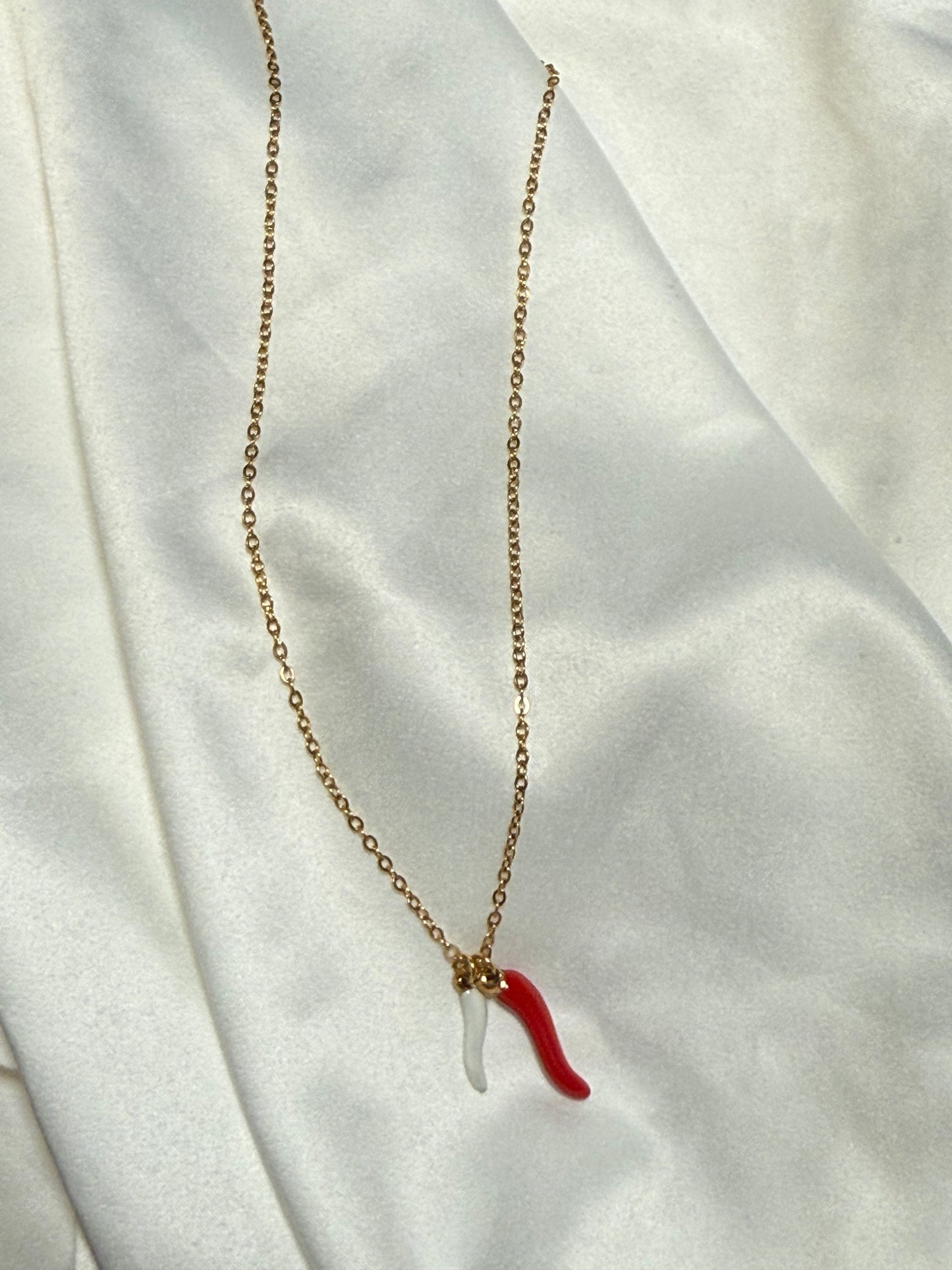 White and red Italian horn chain