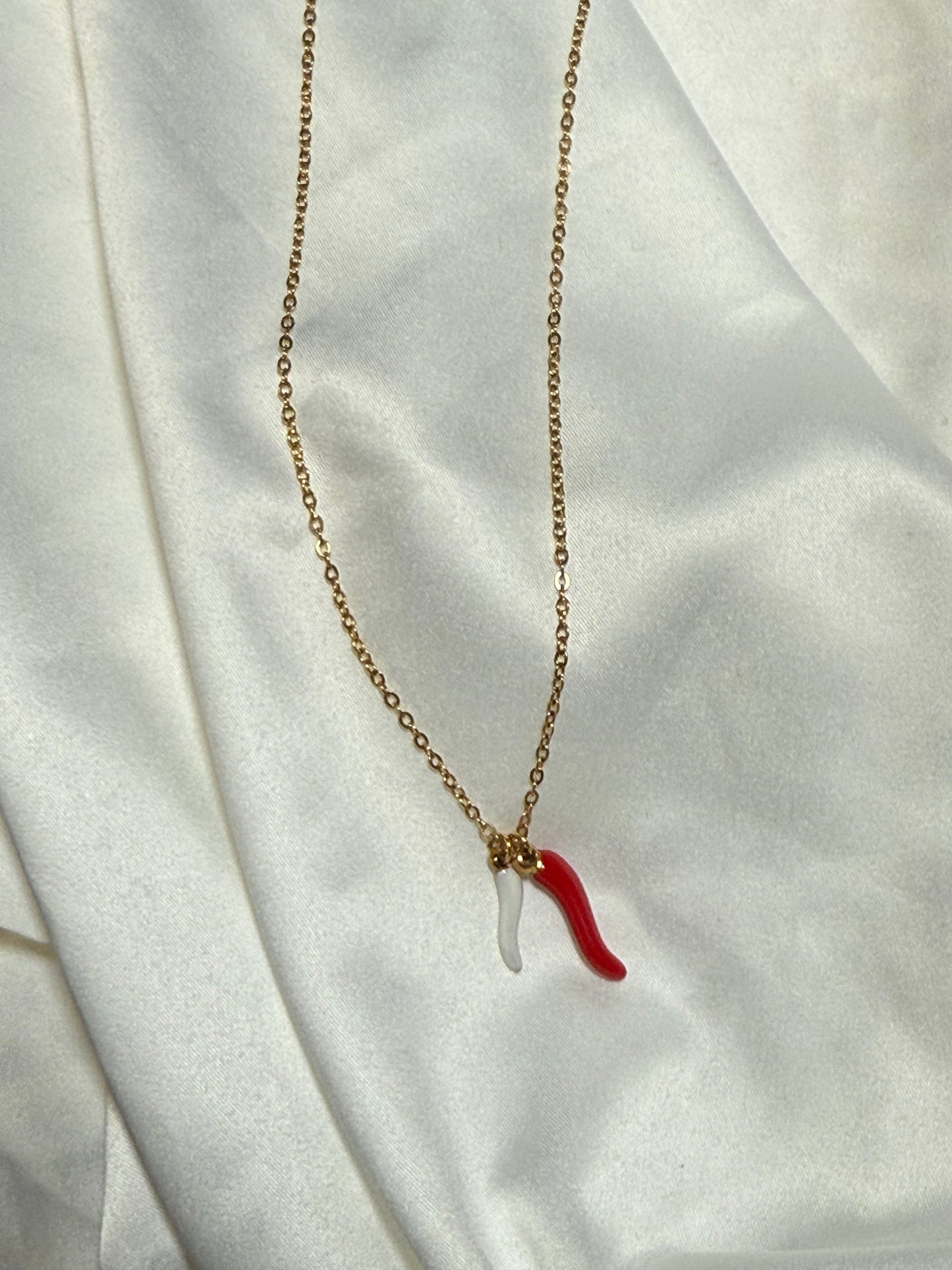 White and red Italian horn chain