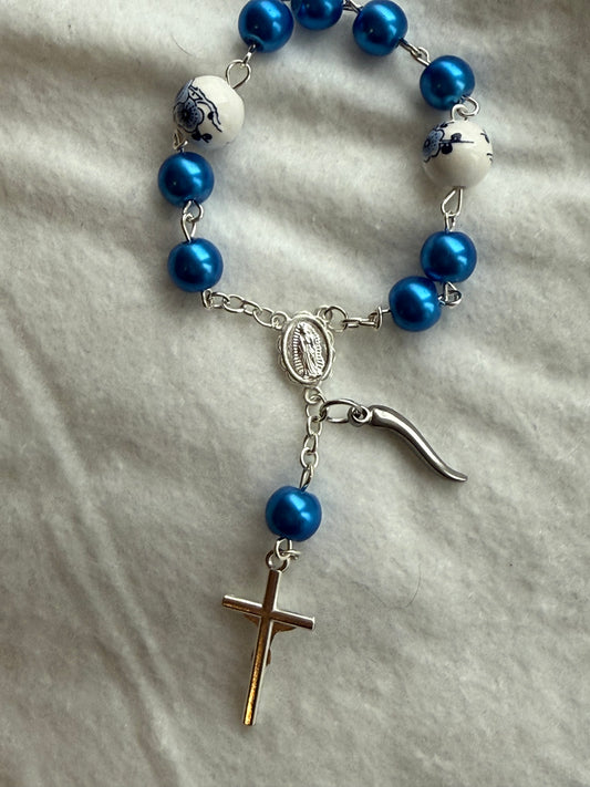 Blue Car rosary with the ceramic floral bead with a Italian horn